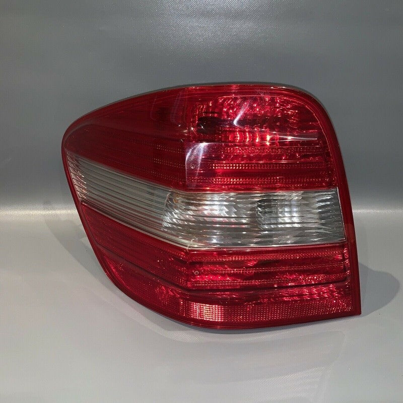 A1648201964 MERCEDES BENZ ML63 ML350 LEFT DRIVER SIDE TAIL LIGHT 2006 2007 2008 OEM