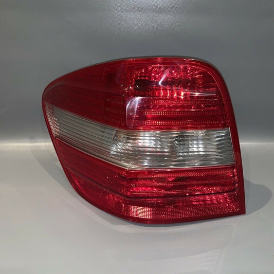 A1648201964 MERCEDES BENZ ML63 ML350 LEFT DRIVER SIDE TAIL LIGHT 2006 2007 2008 OEM