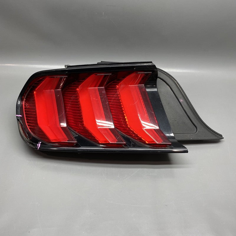 JR3B-13B505-A FORD MUSTANG TAIL LIGHT LEFT DRIVER JR3B-13B505-A 2018 2019 2020 OEM DAMAGED