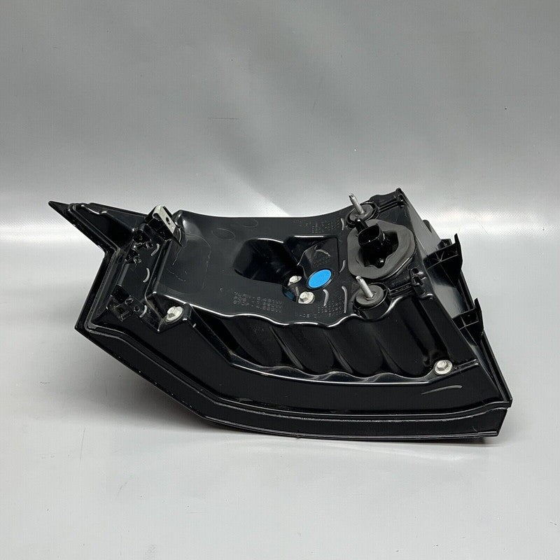 1034333-00-A TESLA MODEL X TAIL LIGHT RIGHT PASSENGER 2016 17 18 19 2020 LED OEM 1034333-00-A