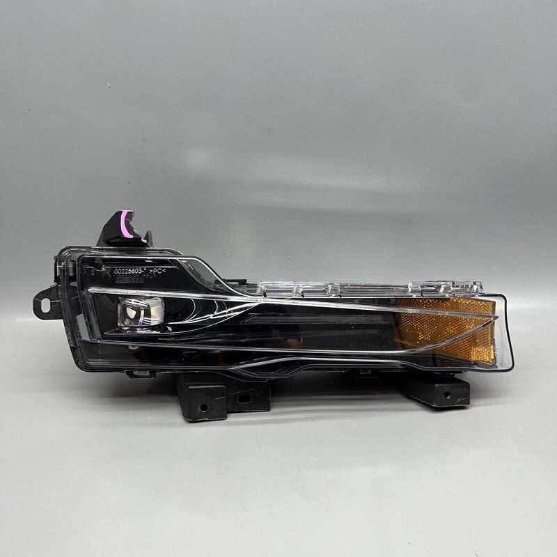 1507931-00-D TESLA MODEL Y FOG LIGHT RIGHT PASSENGER 3 PIN 2020 21 22 2023 OEM 1507931-00-D