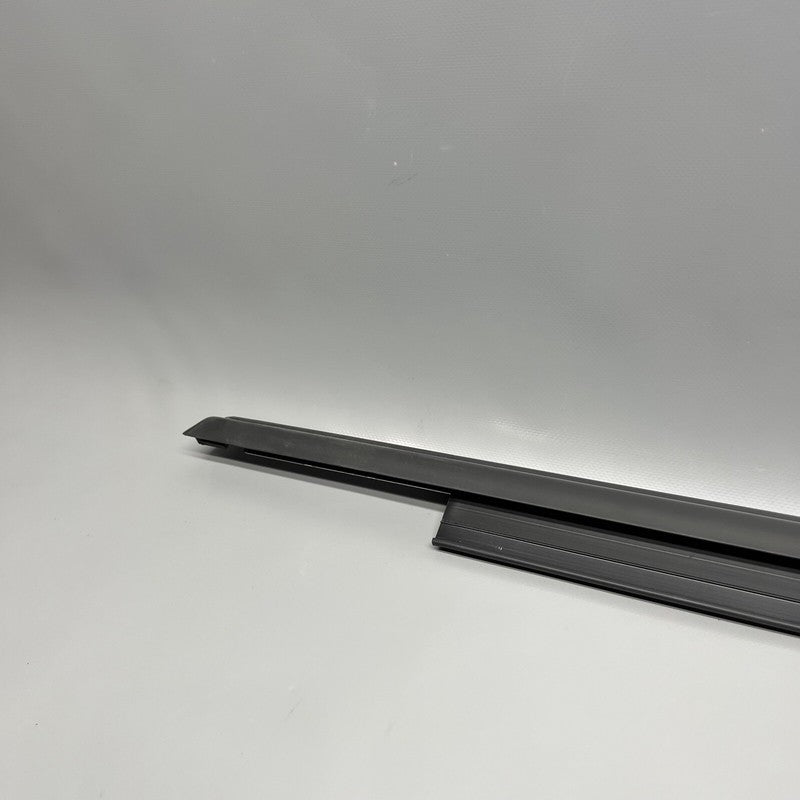 8U0839478 AUDI Q3 DOOR WINDOW BELT RIGHT REAR 2015 16 17 2018 OEM 8U0839478