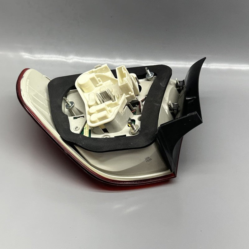 328 BMW 328 TAIL LIGHT LEFT DRIVER 2009 2010 2011 LED OEM