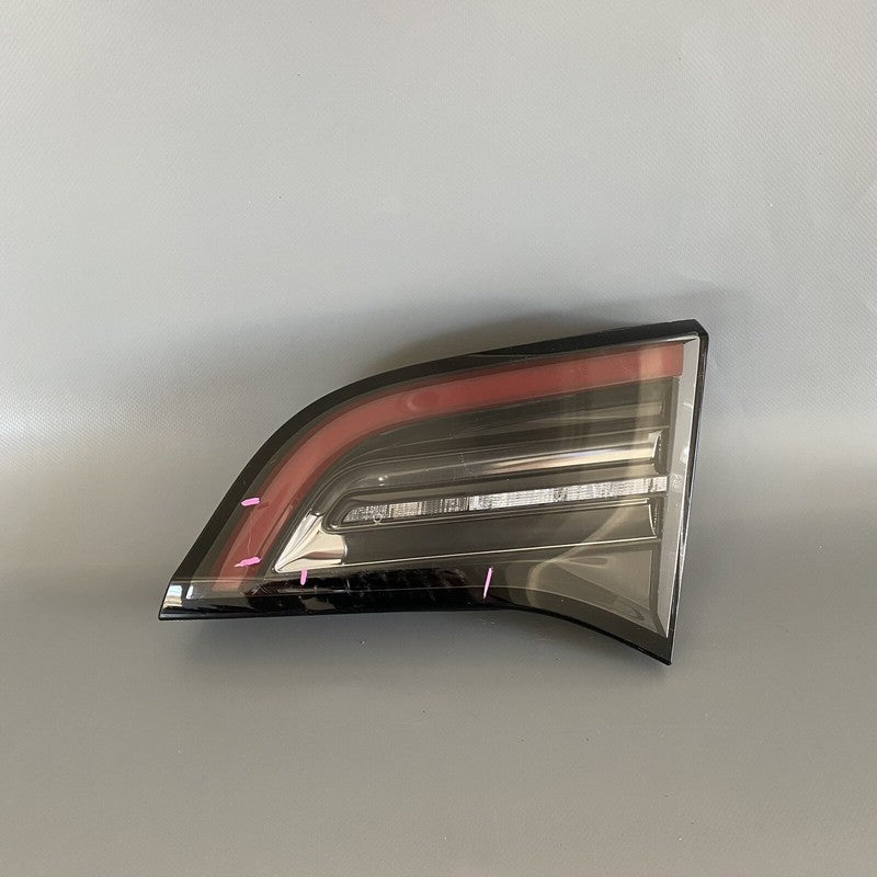 TESLA MODEL 3 INNER TAIL LIGHT RIGHT SIDE 1077402-00-E 2017 2018 2019 