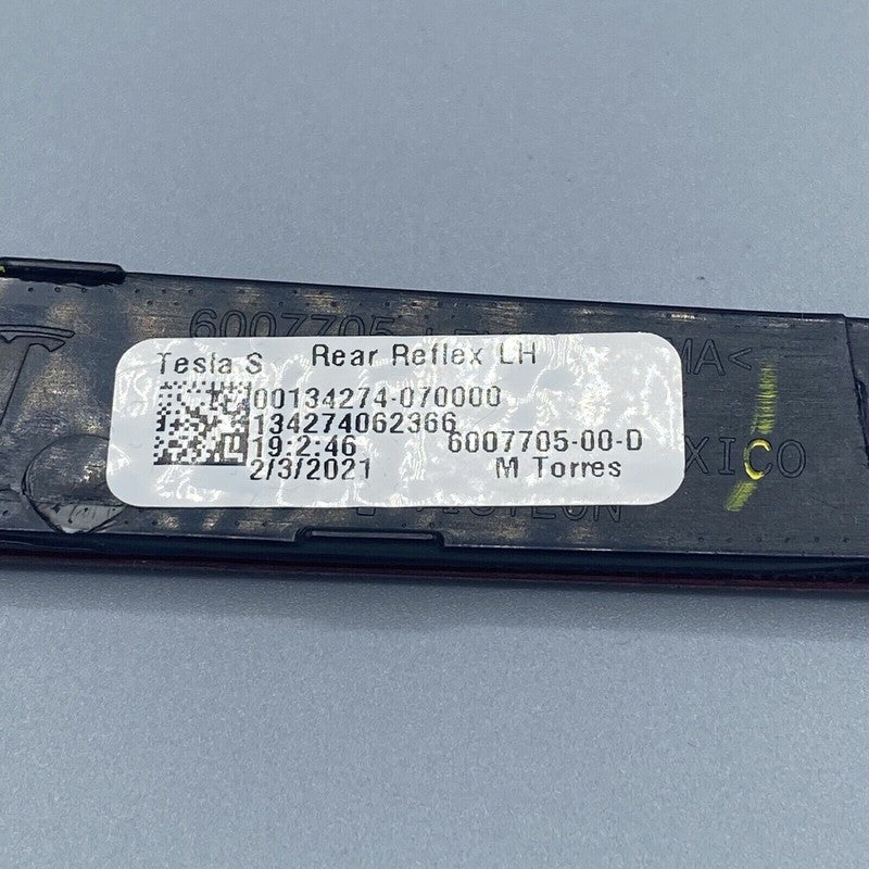 6007705-00-D TESLA MODEL S REAR BUMPER REFLECTOR LEFT 2016 2017 2018 2019 2020 OEM