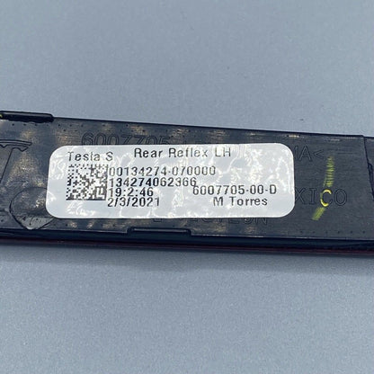 6007705-00-D TESLA MODEL S REAR BUMPER REFLECTOR LEFT 2016 2017 2018 2019 2020 OEM