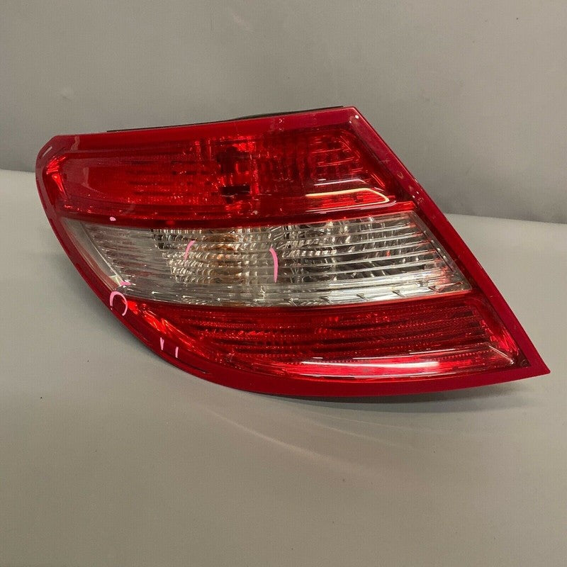 2048200164 MERCEDES BENZ C300 C350 TAIL LIGHT LEFT DRIVER SIDE 2008 2009 2010 SEDAN OEM
