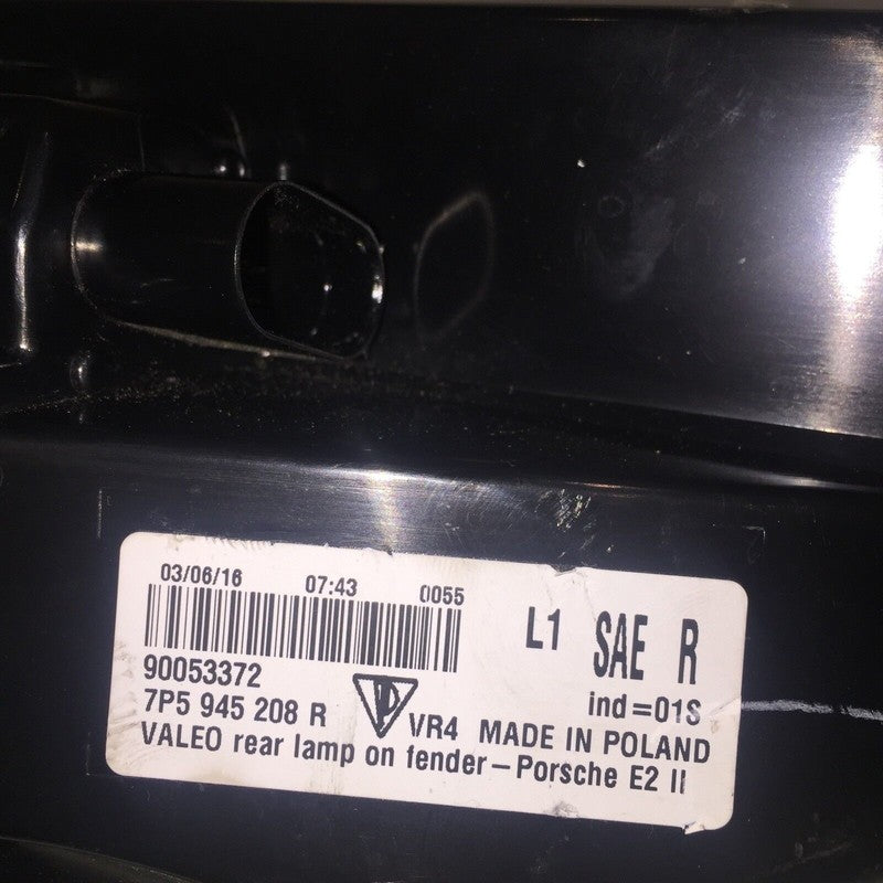 7P5945208R PORSCHE CAYENNE TAIL LIGHT RIGHT PASSENGER 7P5945208R 2015 2016 2017 LED OEM