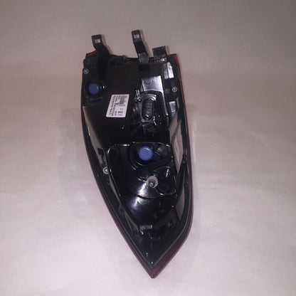 7P5945208R PORSCHE CAYENNE TAIL LIGHT RIGHT SIDE 7P5945208R 2015 2016 2017 LED OEM