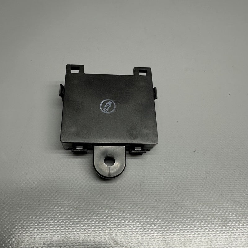 1069651-00-E TESLA MODEL S DOOR HANDLE CONTROL UNIT MODULE FRONT 2016 17 18 2019 1069651-00-E