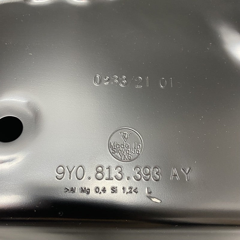 9Y0813393AY PORSCHE CAYENNE CLOSURE PANEL 9Y0813393AY 2019 2020 2021 2022 OEM