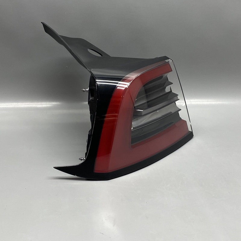1502086-00-D TESLA MODEL Y TAIL LIGHT LEFT DRIVER LED 2020 2021 2022 2023 OEM 1502086-00-D