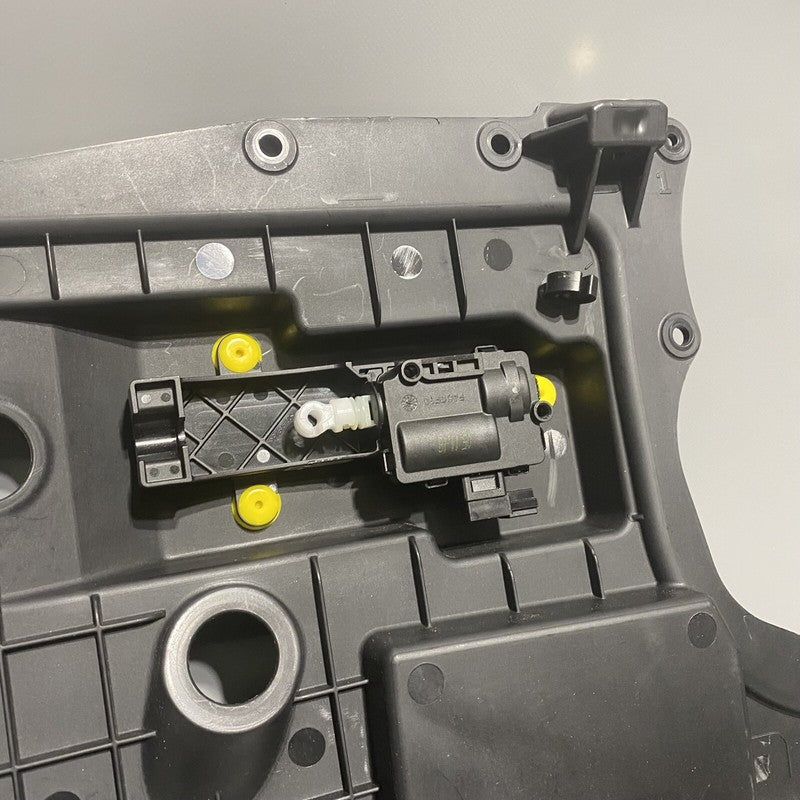 1111671-00-A TESLA MODEL X FRONT CLOSEOUT PANEL LEFT 1111671-00-A 2016 2017 2018 2019 2020 