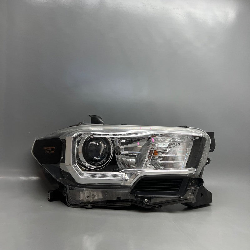 TOYOTA TACOMA TRD HEADLIGHT RIGHT PASSENGER 2016 2017 2018 OEM
