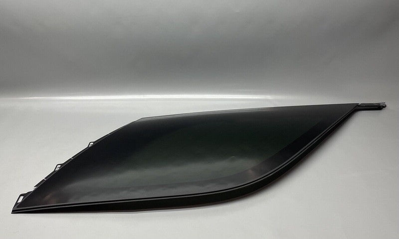 LR099661 LAND ROVER DISCOVERY QUARTER GLASS RIGHT REAR LR099661 2017 18 19 2020 2021 OEM