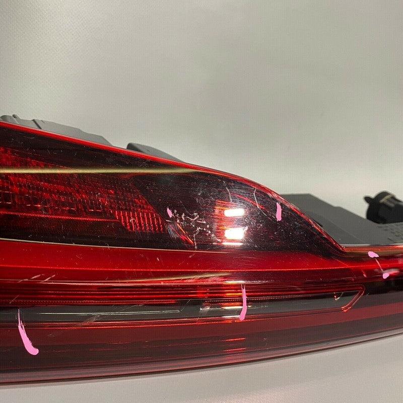4KE945095C AUDI E-TRON CENTER REAR TAIL LIGHT 4KE945095C 2019 2020 OEM