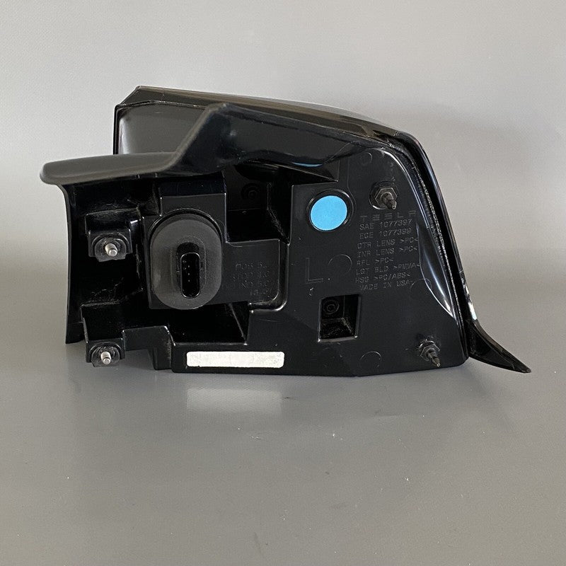 TESLA MODEL 3 TAIL LIGHT LEFT DRIVER SIDE 2017 2018 2019 2020 2021 202