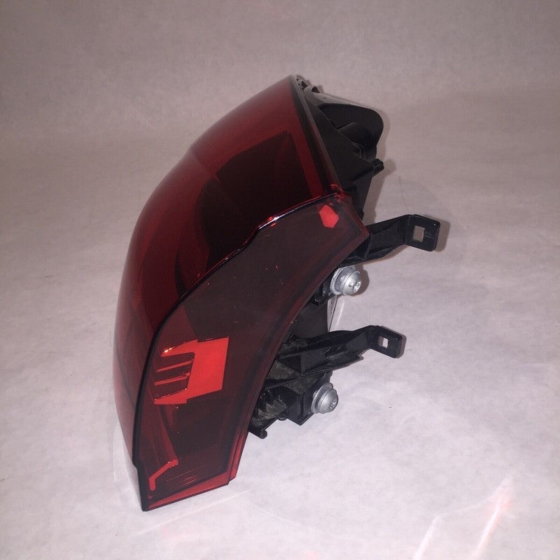 7P5945207H PORSCHE CAYENNE TAIL LIGHT LEFT DRIVER 7P5945207H 2015 2016 OEM 