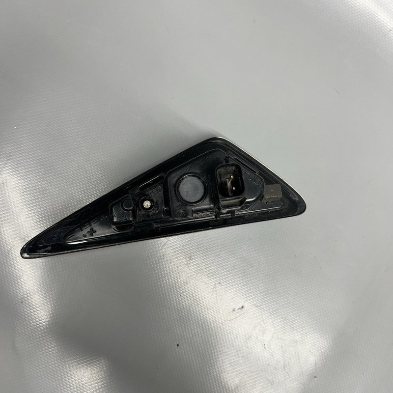 1125107-77-E TESLA MODEL 3 FENDER CAMERA MARKER RIGHT 2018 2019 2020 2021 1125107-77-E