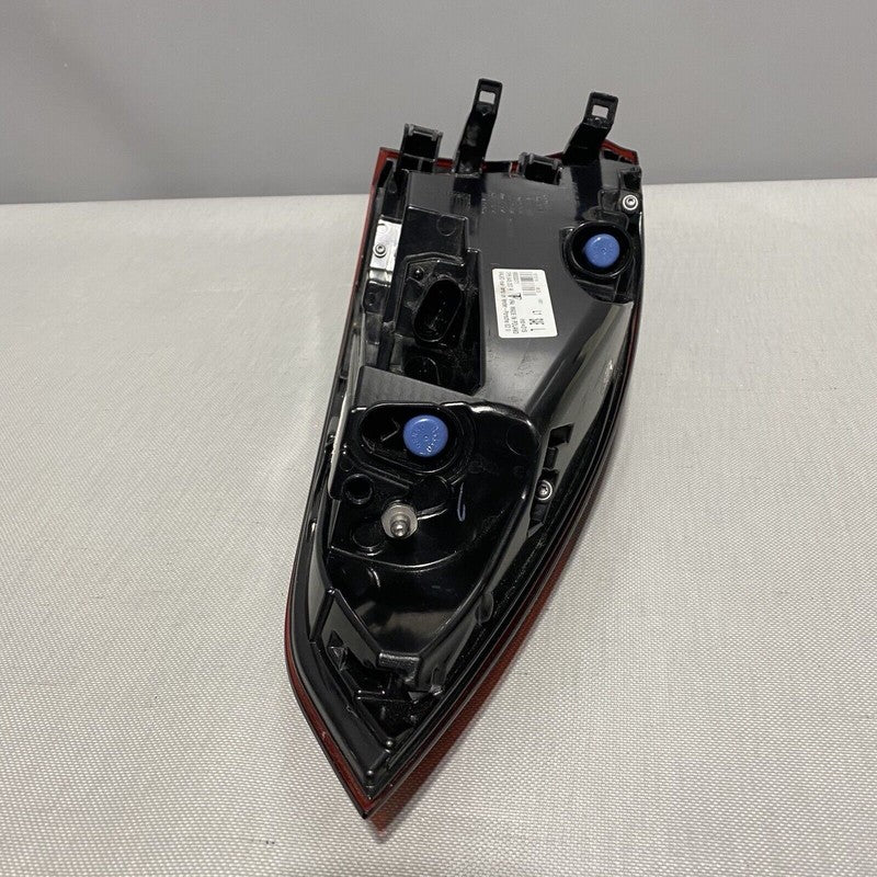 7P5945207R PORSCHE CAYENNE TAIL LIGHT LEFT DRIVER SIDE 7P5945207R LED OEM 2015 2016 2017 