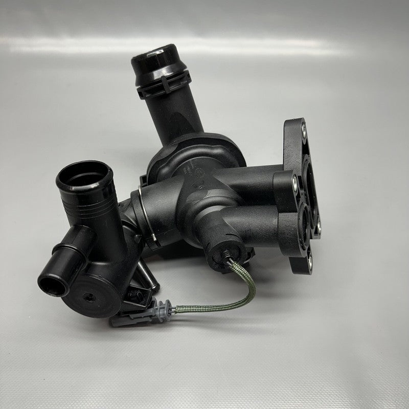 LR106640 RANGE ROVER DEFENDER THERMOSTAT HOUSING 2020 2021 2022 2023 OEM LR106640