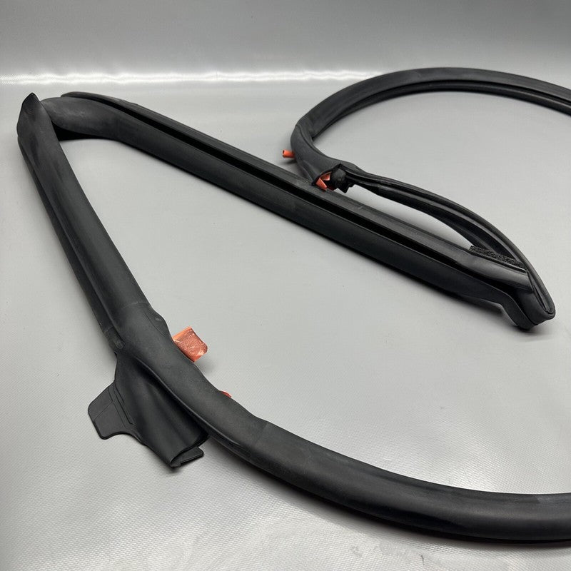 670172827 MASERATI DOOR OPENING FRONT GASKET OEM 670172827