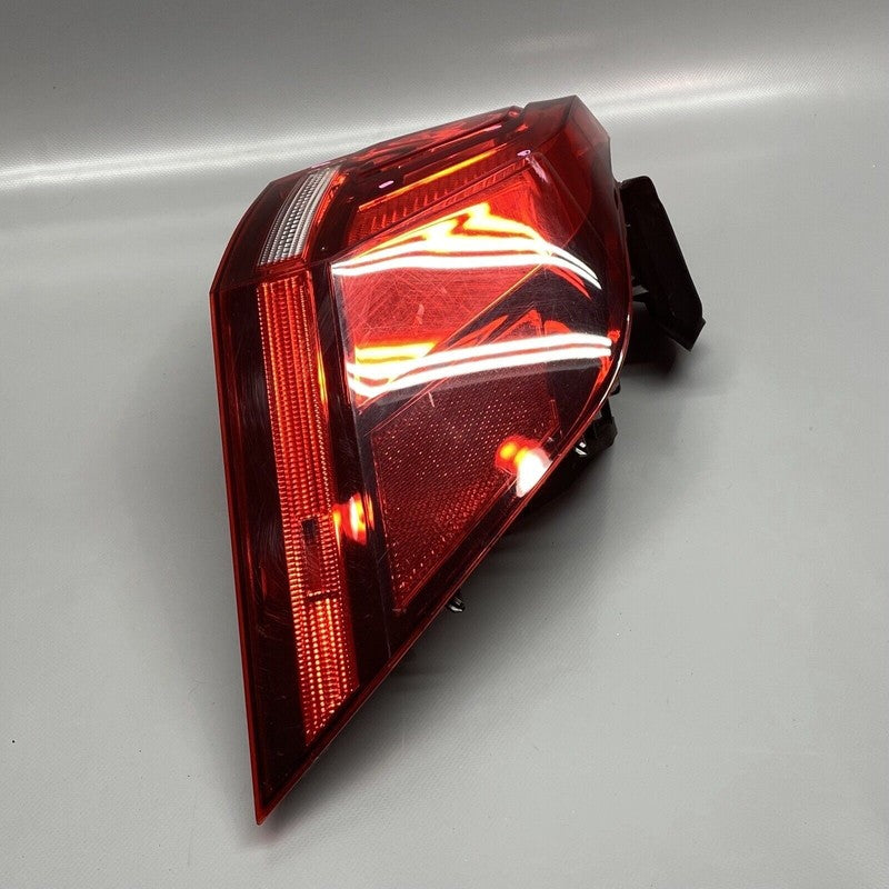 VOLKSWAGEN TIGUAN TAIL LIGHT RIGHT PASSENGER 2018 2019 2020 5NN945096A