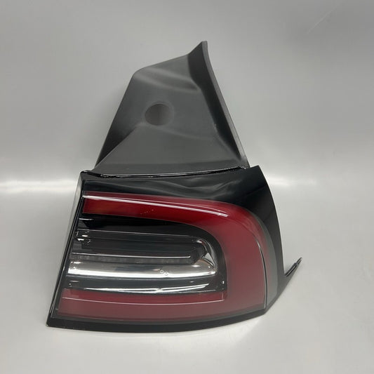 1077398-00-H TESLA MODEL 3 TAIL LIGHT RIGHT PASSENGER 2017 2018 2019 2020 2021 OEM 3 PIN