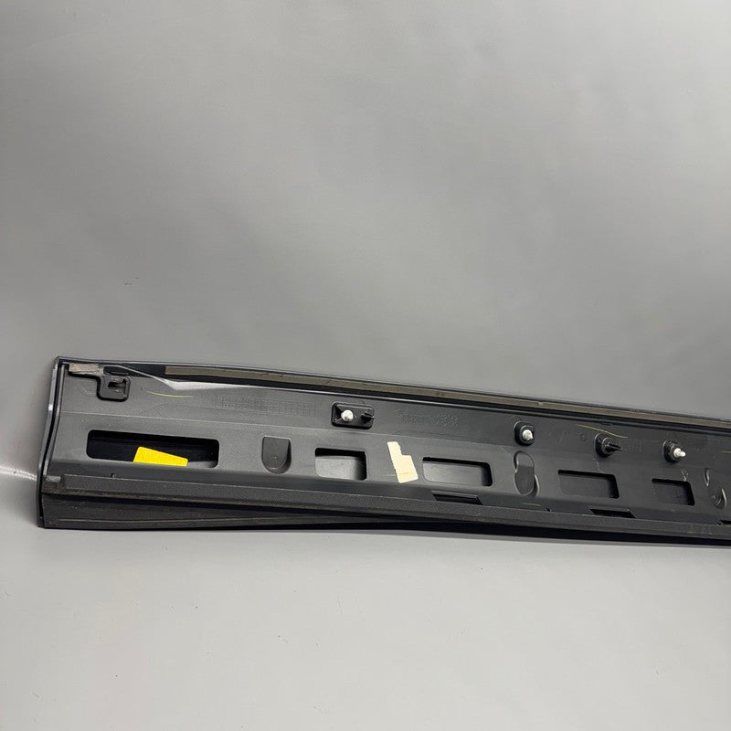 AUDI Q3 DOOR TRIM MOLDING RIGHT FRONT 2019 2020 2021 2022 OEM 83A85396