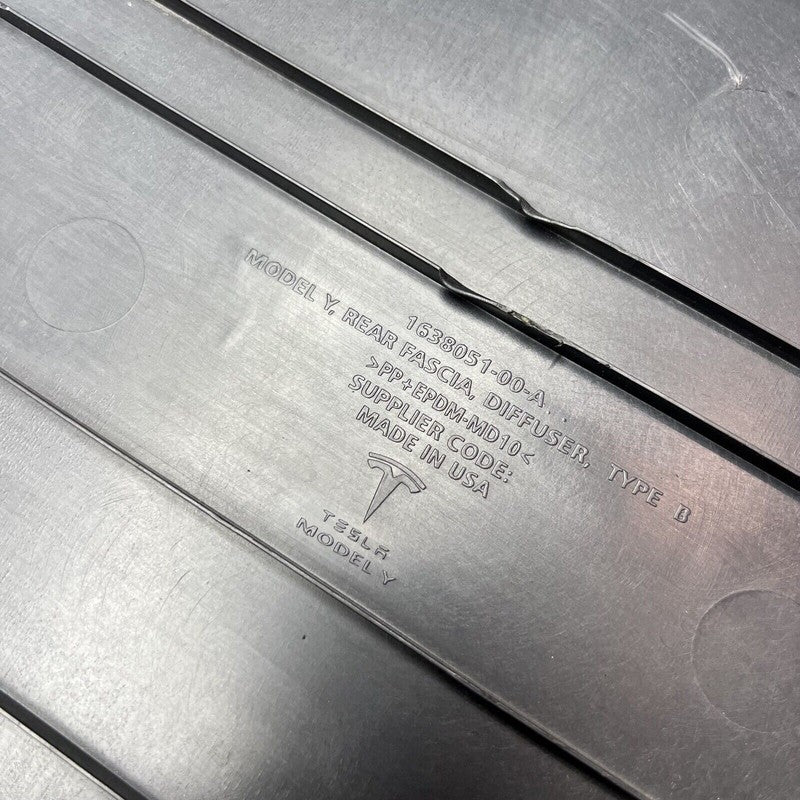 1638051-00-A TESLA MODEL Y REAR BUMPER LOWER SPLASH SHIELD 2020 21 22 2023 OEM 1638051-00-B