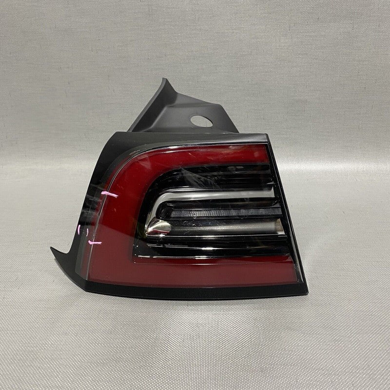 TESLA MODEL 3 TAIL LIGHT LEFT DRIVER 1077397-00-E 2017 2018 2019 2020 