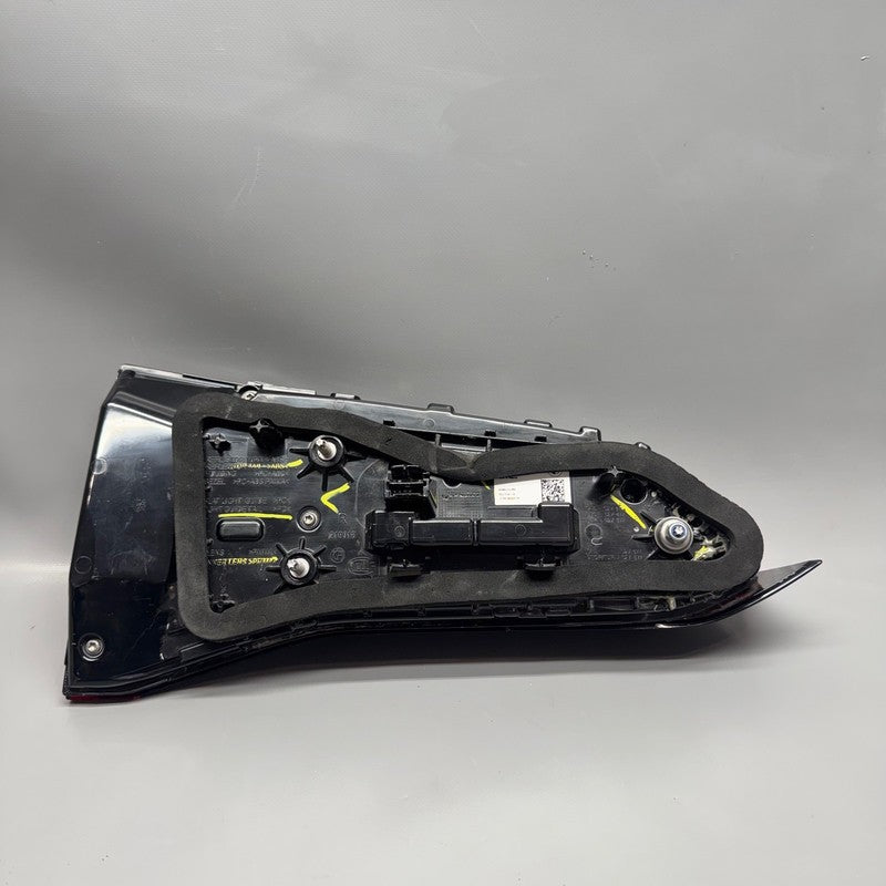 BMW X5 TAIL LIGHT RIGHT PASSENGER INNER 2019 2020 2021 OEM 8793199807