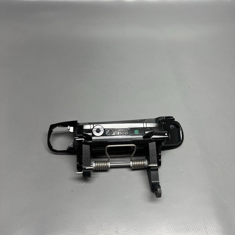 420837207A AUDI R8 EXTERIOR DOOR HANLE LEFT FRONT 2008-2012 2013 2014 2015 OEM 420837207A