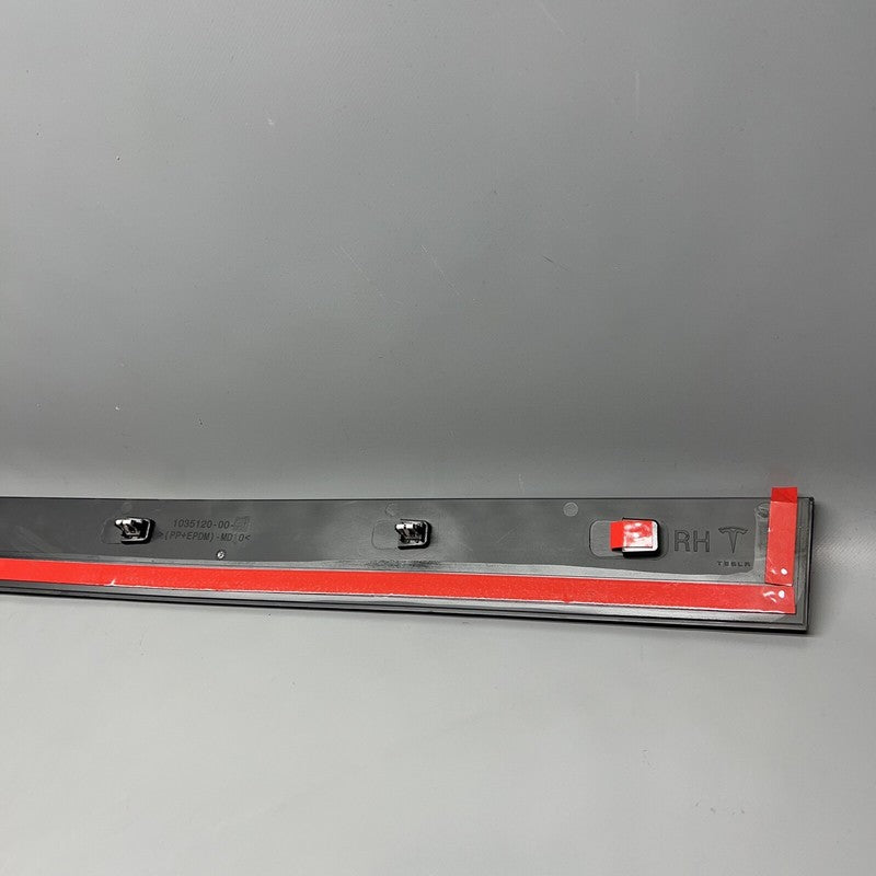 1035120-00-F TESLA MODEL X DOOR MOLDING TRIM RIGHT FRONT 2016 17 18 19 2020 OEM 1035120-00-F