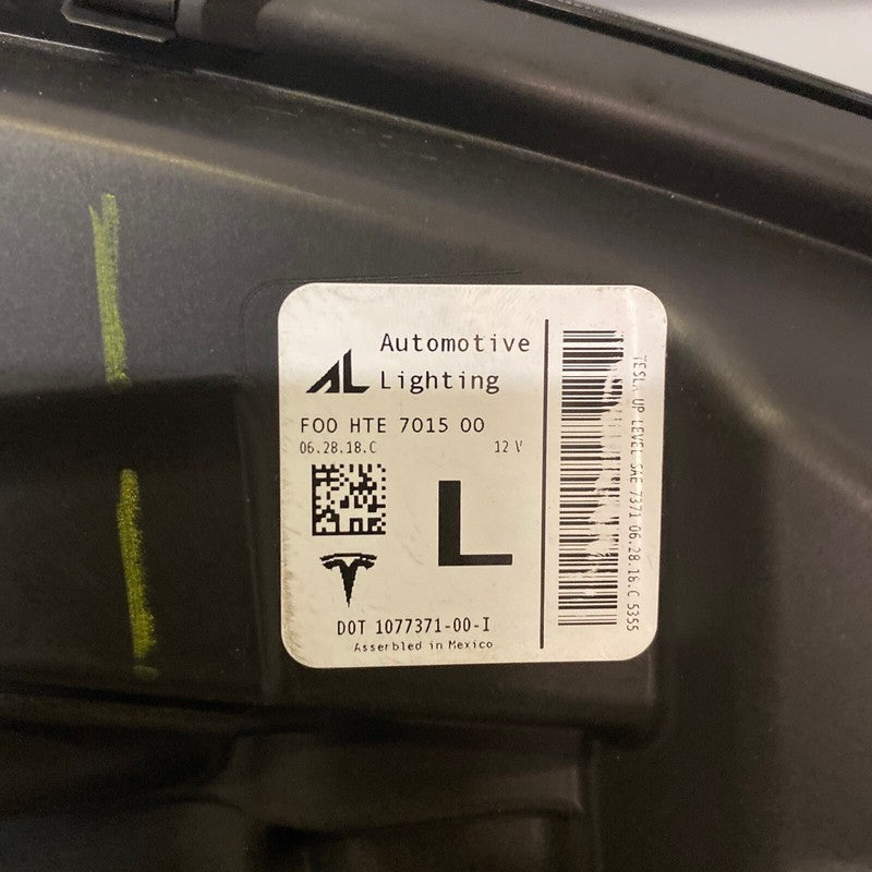 1077371-00-1 TESLA MODEL 3 HEADLIGHT LEFT DRIVER 1077371-00-1 2017 2018 2019 2020 LED OEM