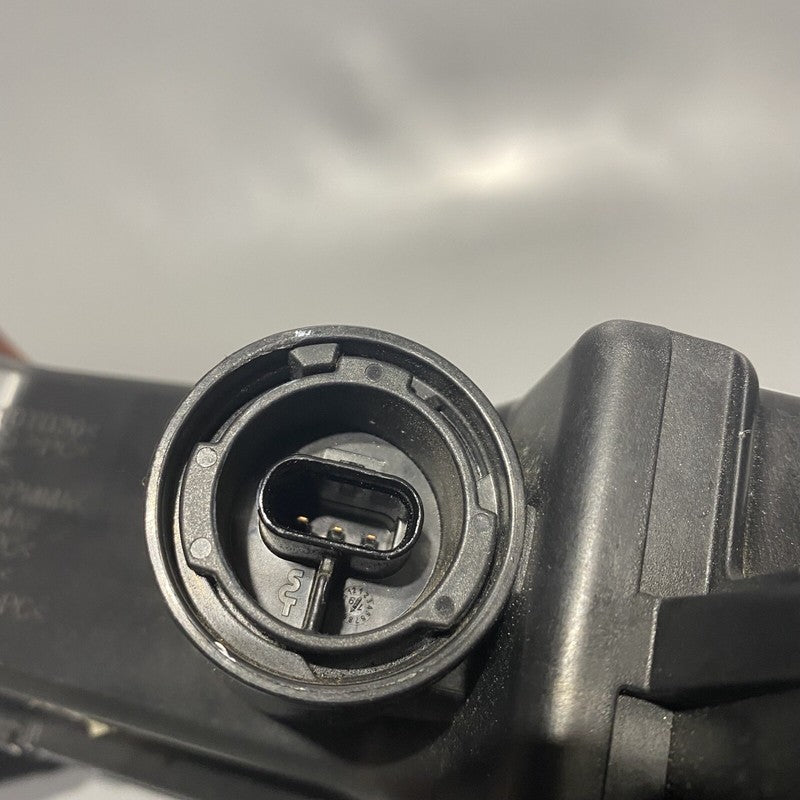 1077392-00-F TESLA MODEL 3 FOG LIGHT RIGHT PASSENGER  2017 2018 2019 2020 OEM DAMAGED