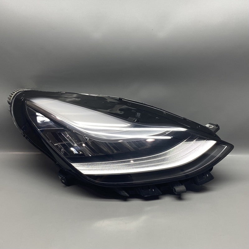 1077372-00-L TESLA MODEL 3 HEADLIGHT RIGHT PASSENGER LED 2017 2018 2019 2020 OEM 1077372-00-L
