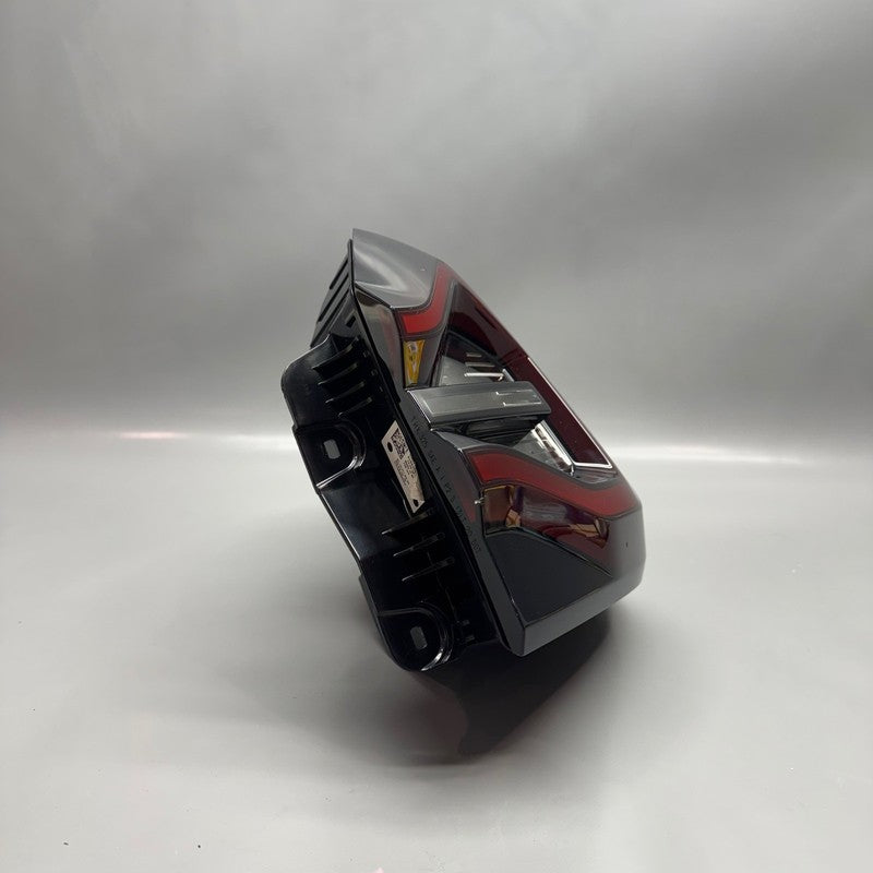 BMW X3 TAIL LIGHT RIGHT PASSENGER 2022 2023 2024 LED OEM H4946305008