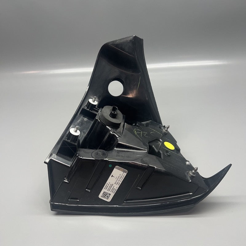 1502086-00-D TESLA MODEL Y TAIL LIGHT LEFT DRIVER 2020 2021 2022 2023 OEM 1502086-00-D