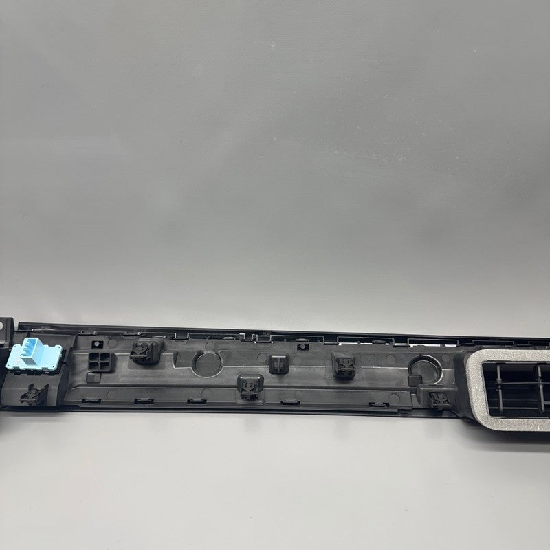 RANGE ROVER SPORT CENTER DASHBOARD AIR VENT GRILLE 2023-2025 OEM M8E2-
