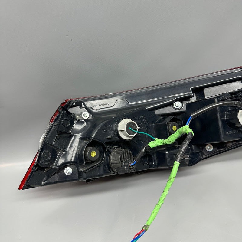 TOYOTA CAMRY TAIL LIGHT LEFT DRIVER 2021 2022 2023 HALOGEN OEM
