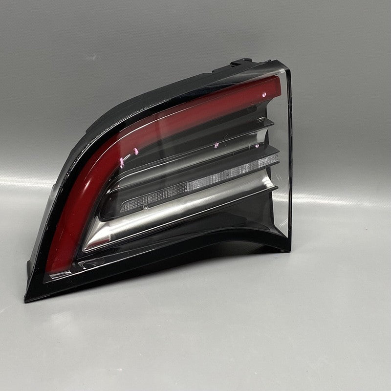 TESLA MODEL 3 TAIL LIGHT TRUNK RIGHT PASSENGER 1077402-00-E 2017 18 19