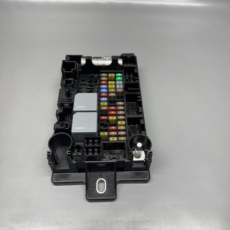 M8D2-14A073-BA LAND ROVER DISCOVERY SPORT FUSE BOX 2020 2021 2022 2023 OEM M8D2-14A073-BA