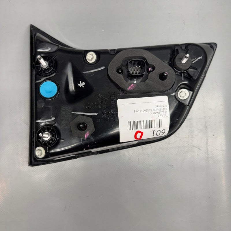 TESLA MODEL X TAIL LIGHT LEFT DRIVER 2016 2017 2018 2019 2020 OEM 1034