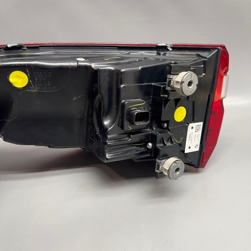 BMW X7 TAIL LIGHT LEFT DRIVER 2019 2020 2021 2022 OEM H45A164A605