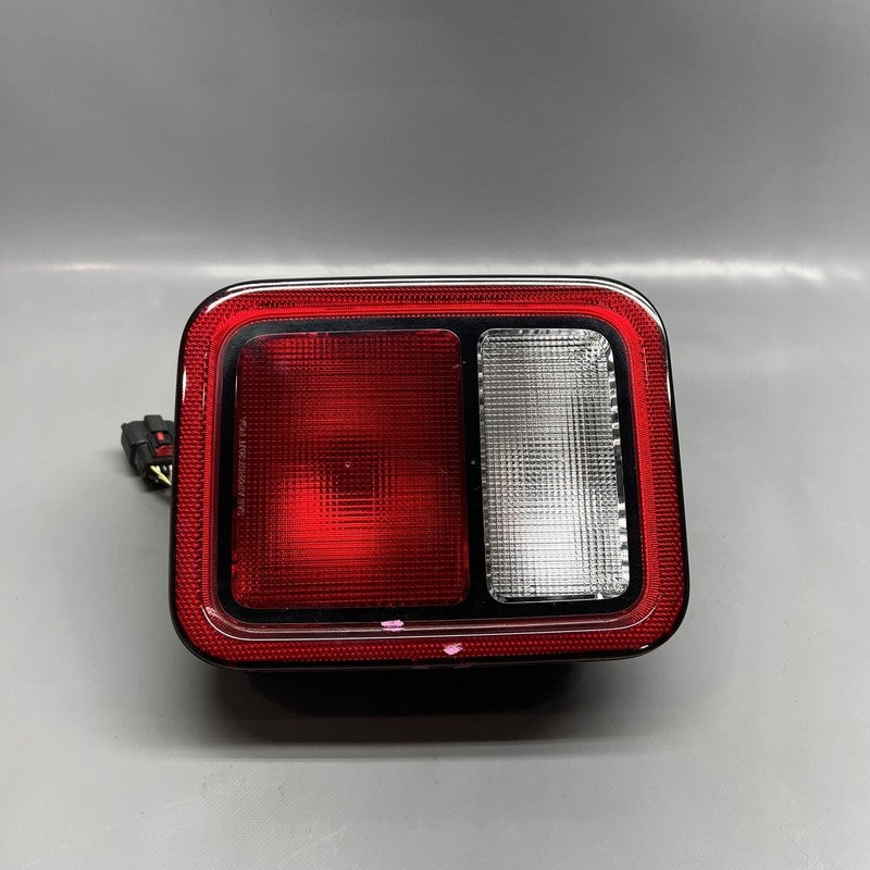 JEEP GLADIATOR TAIL LIGHT RIGHT PASSENGER 2020 2021 2022 23 2024 OEM 6