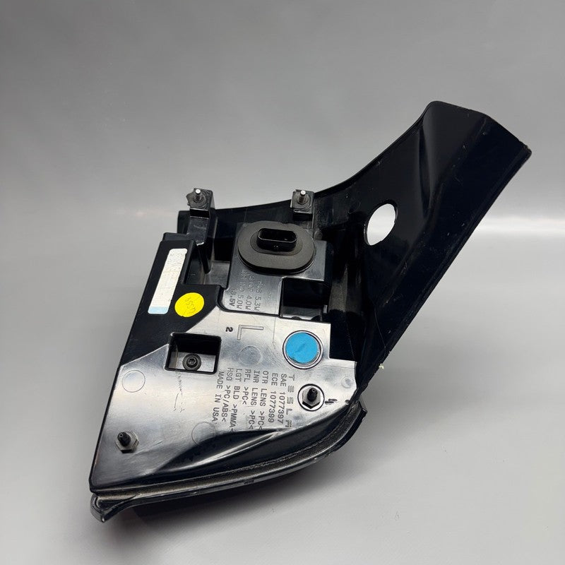 TESLA MODEL 3 TAIL LIGHT LEFT DRIVER 2017 2018 2019 2020 2021 2022 202