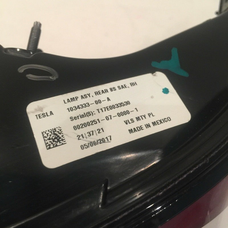 TESLA MODEL X TAIL LIGHT RIGHT PASSENGER 1034333-00-A 2015 2016 2017 2018 LED