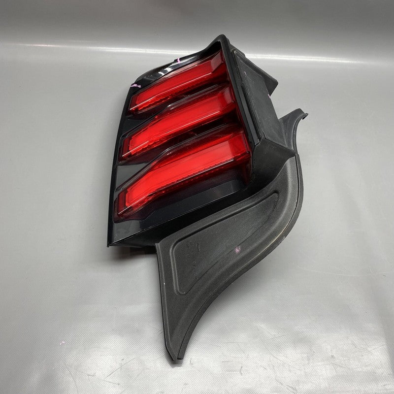 JR3B-13B505-A FORD MUSTANG TAIL LIGHT LEFT DRIVER JR3B-13B505-A 2018 2019 2020 OEM DAMAGED