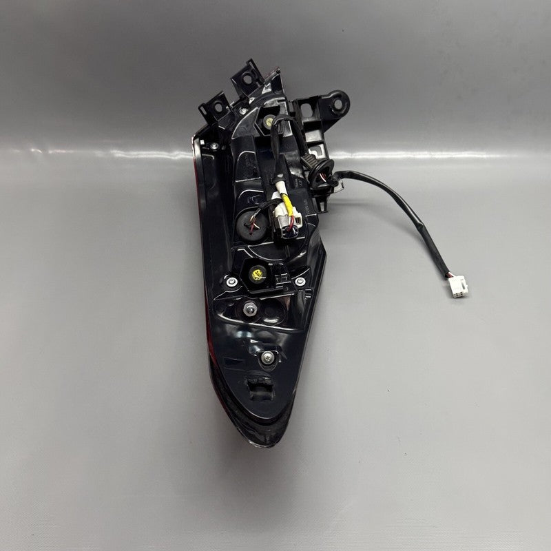 TOYOTA CAMRY TAIL LIGHT RIGHT PASSENGER 2018 2019 2020 OEM 